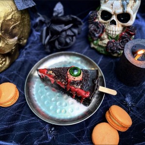 Sernik na patyku Halloween